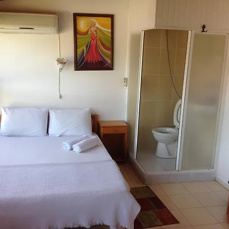 Hostel Ferah Monica's Place *