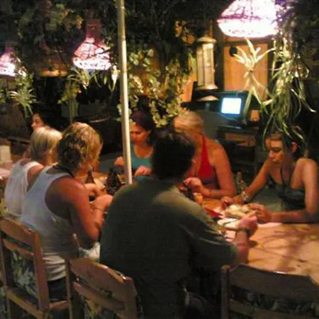 Ferah Monica's Place Hostal