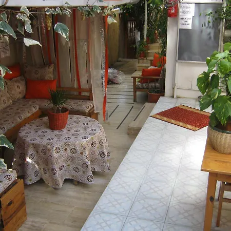 Ferah Monica's Place بيت شباب فتحية