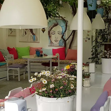 Ferah Monica's Place ホステル *