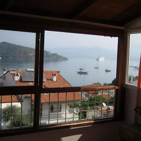 Ferah Monica's Place ホステル