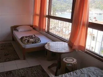 Ferah Monica's Place Ostello