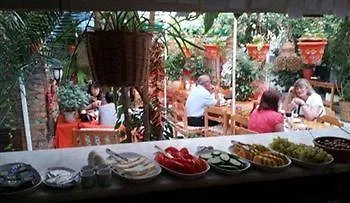 Ferah Monica's Place ホステル フェティエ