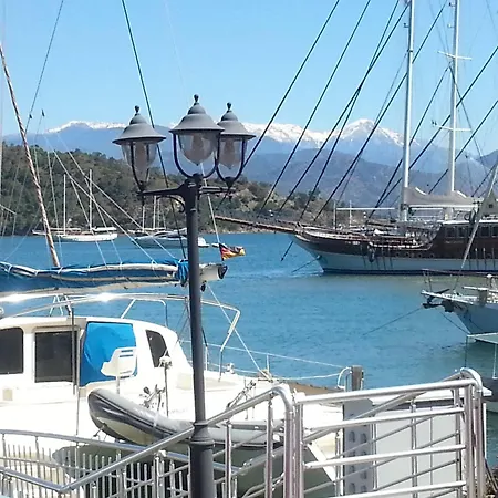 ホステル Ferah Monica's Place *