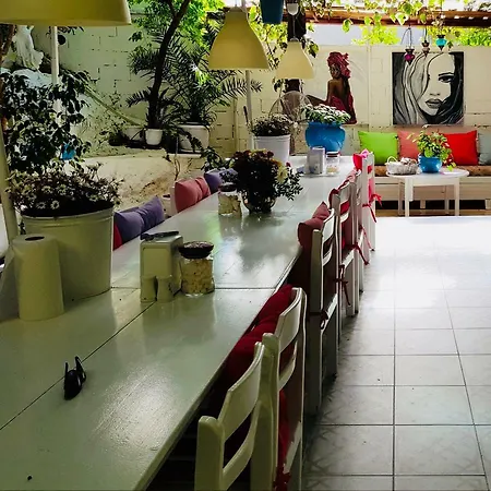 Ferah Monica's Place ホステル *